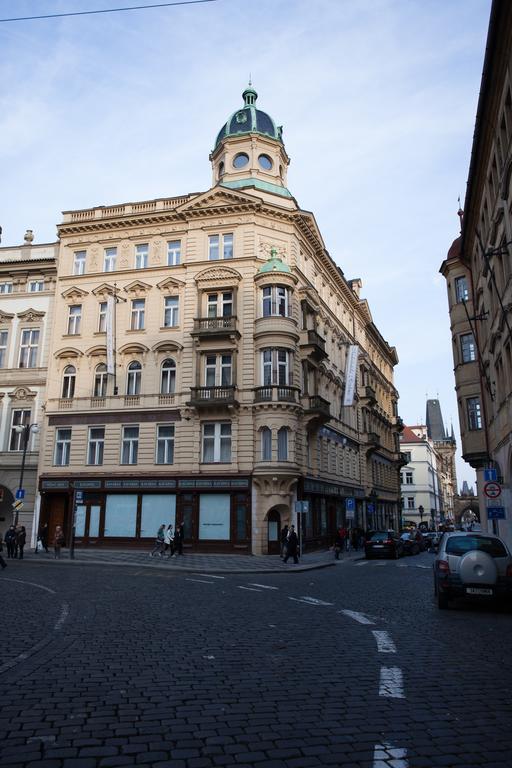 Royal Apartment By Charles Bridge View Of Saint Nicholas Church Прага Номер фото