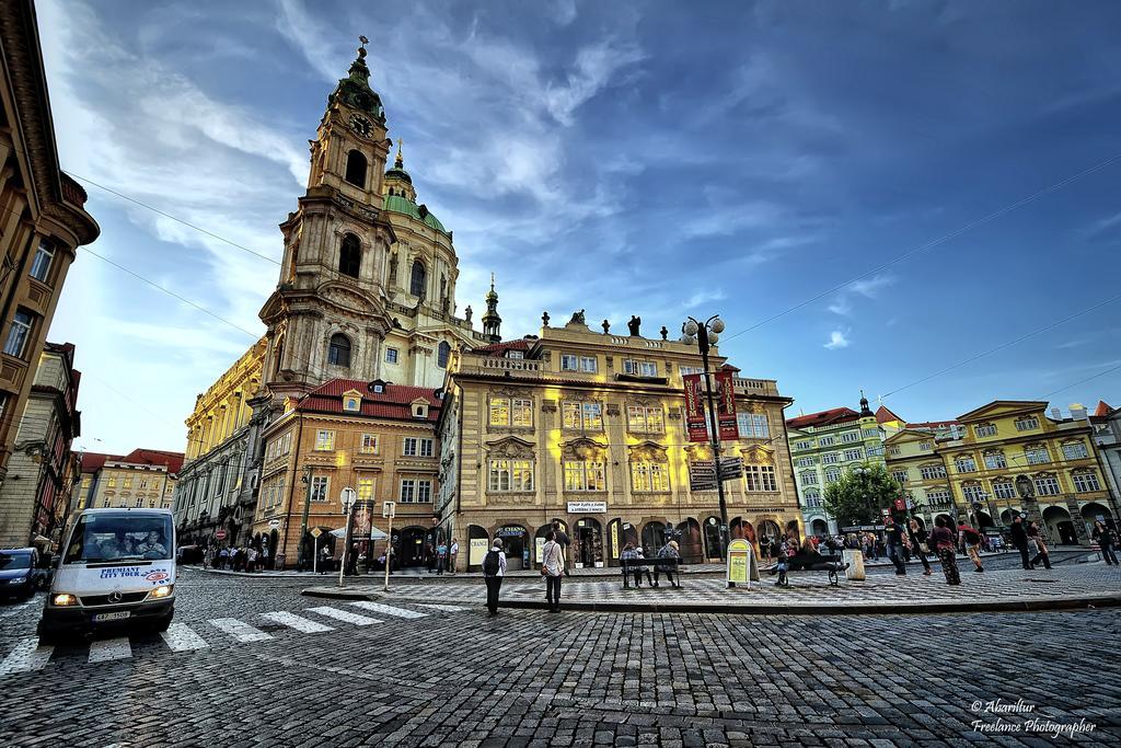 Royal Apartment By Charles Bridge View Of Saint Nicholas Church Прага Номер фото